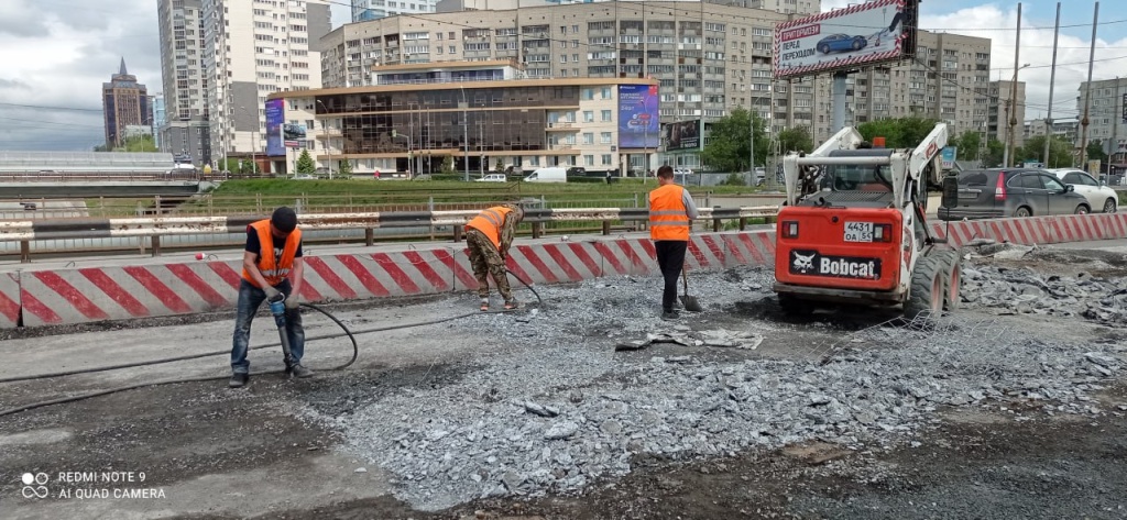 В Новосибирске реконструкцию путепровода через Ипподромскую магистраль завершат к середине осени