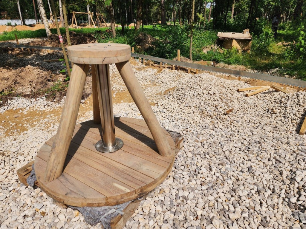 Игровой комплекс из сербской акации строят в Красноармейске Игровой комплекс из сербской акации строят в Красноармейске