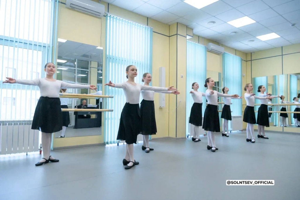 Губернатор Евгений Солнцев открыл Детский дворец искусств в Новосергиевке: новое культурное пространство для юных талантов Губернатор Евгений Солнцев открыл Детский дворец искусств в Новосергиевке: новое культурное пространство для юных талантов