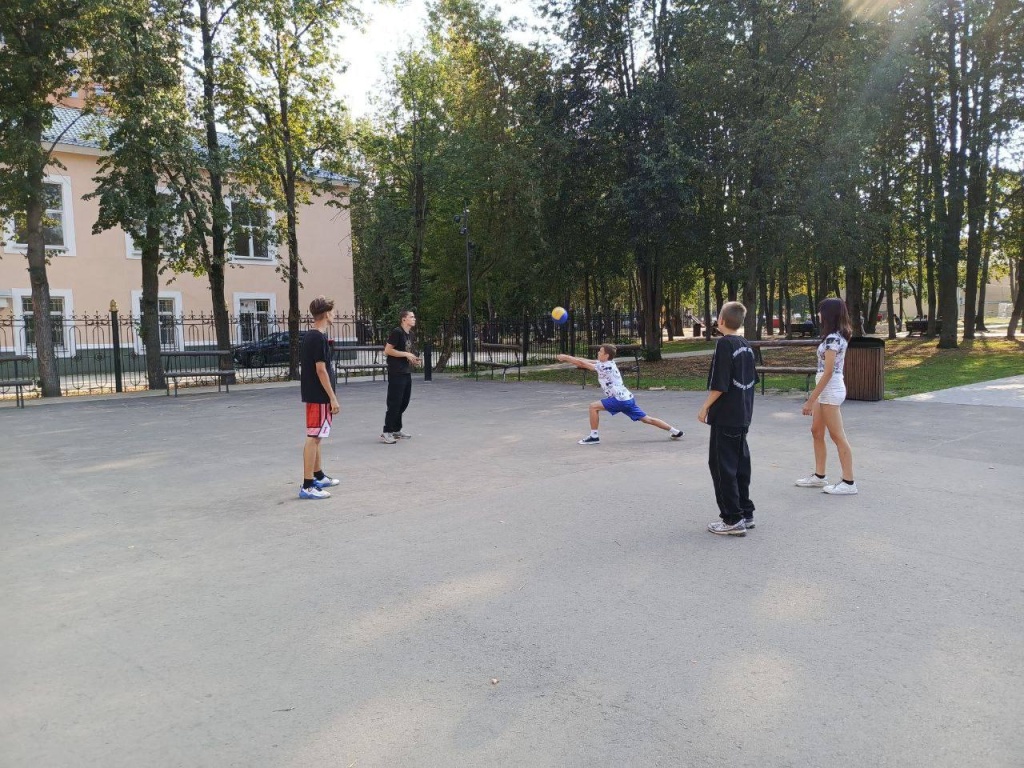 В парках городского округа Пушкинский прошли открытые тренировки по волейболу