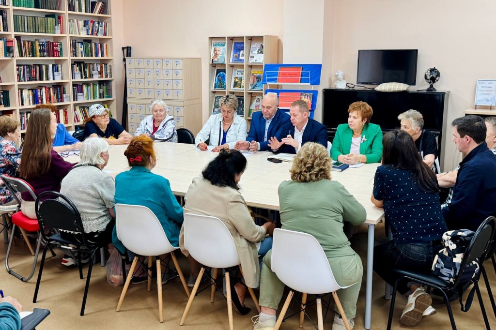 Председатель совета депутатов Пушкинского и Уполномоченный главы округа провели приём граждан в посёлке Правдинский Председатель совета депутатов Пушкинского и Уполномоченный главы округа провели приём граждан в посёлке Правдинский