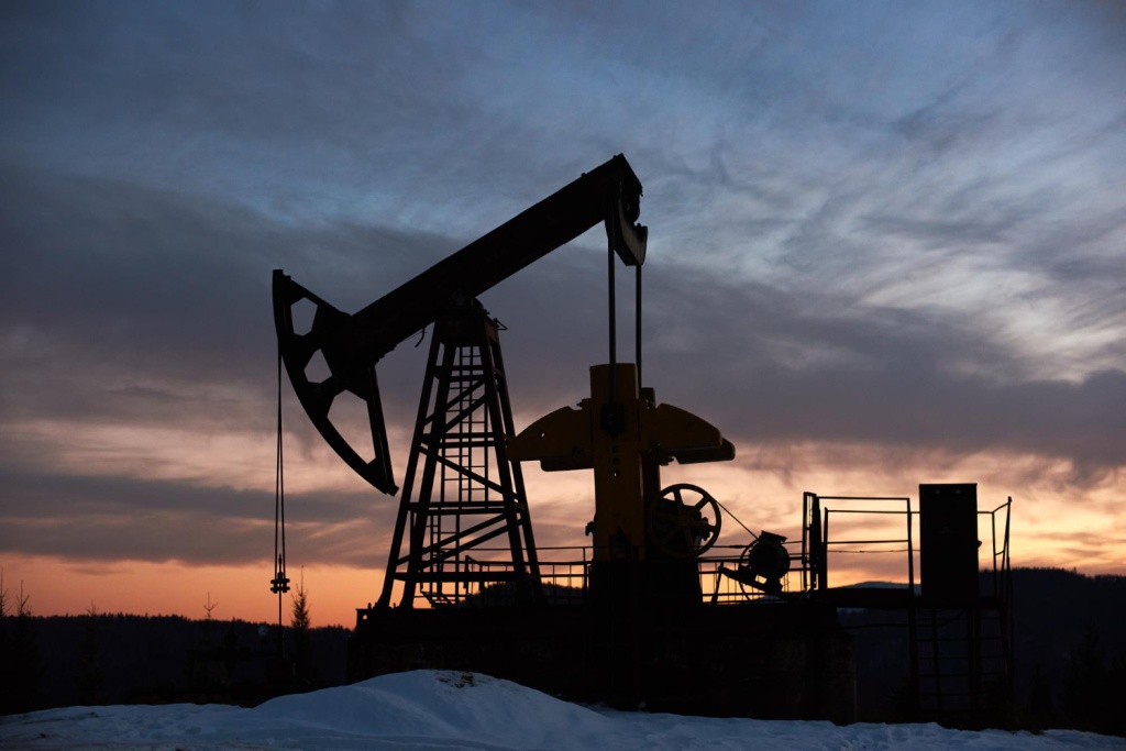 МЭА: падение доходов РФ от продажи нефти в марте составило 20%