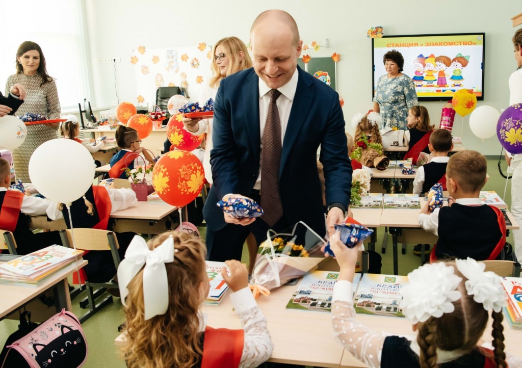 В городском округе Пушкинский сегодня открыли новую школу на 550 мест