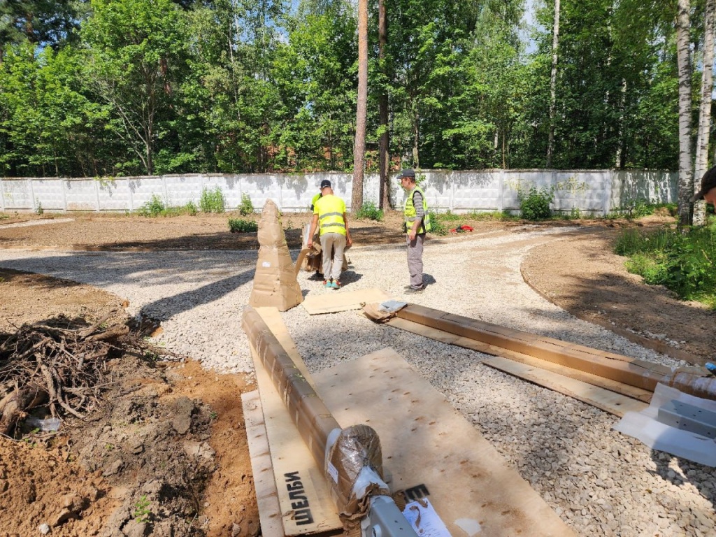 Игровой комплекс из сербской акации строят в Красноармейске Игровой комплекс из сербской акации строят в Красноармейске