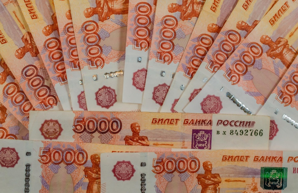 Россияне сняли с банковских счетов 1,6 трлн рублей в январе 2026 года