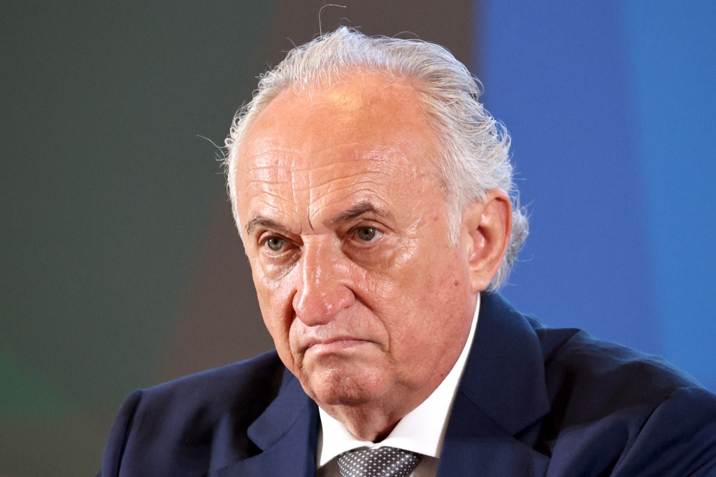 Forbes: миллиардер и бывший партнер Алишера Усманова отказался от гражданства РФ 