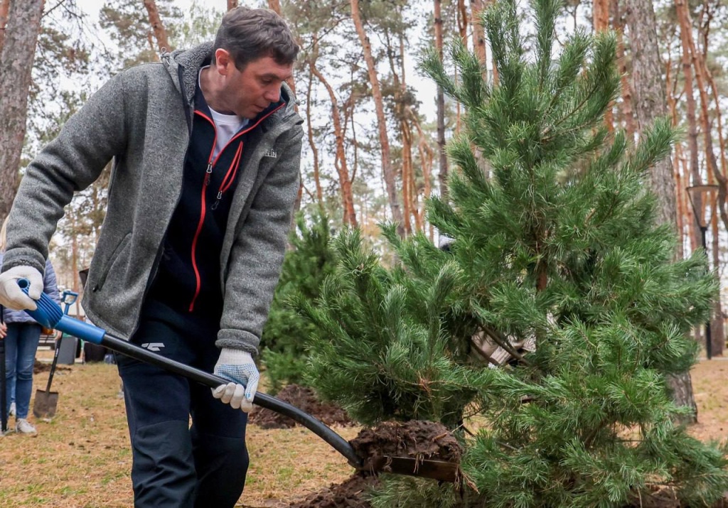 Мэр Воронежа Сергей Петрин принял участие в осеннем субботнике