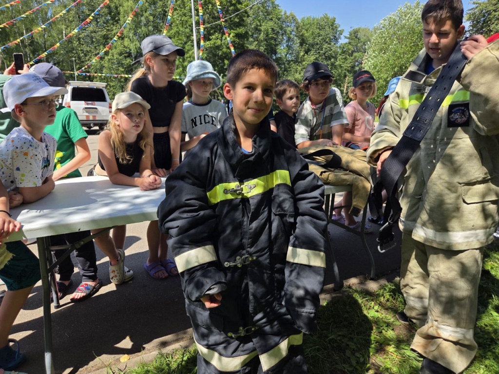 Спасатели городского округа Пушкинский устроили детям практикум ко Дню МЧС