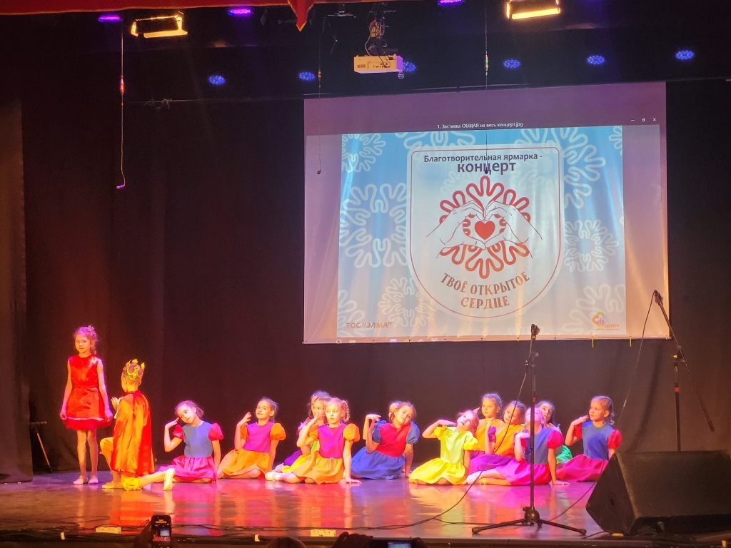 Творчество юных вологжан как послание поддержки: на ярмарке «Твое открытое сердце» собраны средства для участников СВО