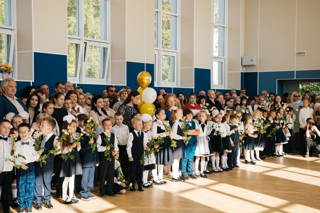 В подмосковном Пушкинском сегодня праздничные мероприятия, посвящённые Дню знаний, прошли во всех 24 школах округа