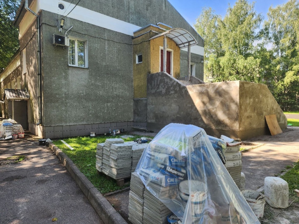 В Красноармейске отреставрировали фасад старинной школы, сохранив исторический облик здания В Красноармейске отреставрировали фасад старинной школы, сохранив исторический облик здания