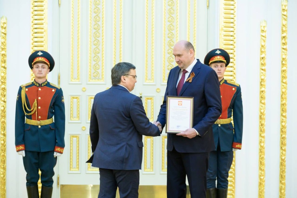 Врио Оренбургской области Евгений Солнцев вручил 49 государственных наград жителям региона