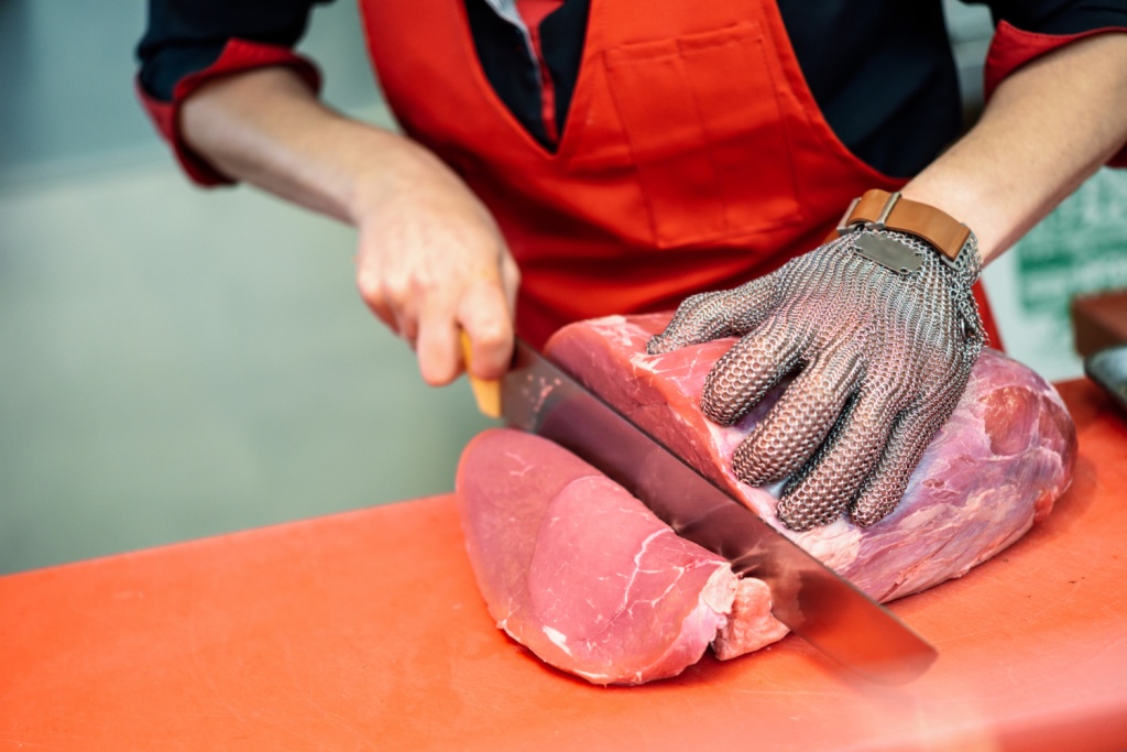 В России вырос спрос аграриев на смеси для удешевления мясных изделий