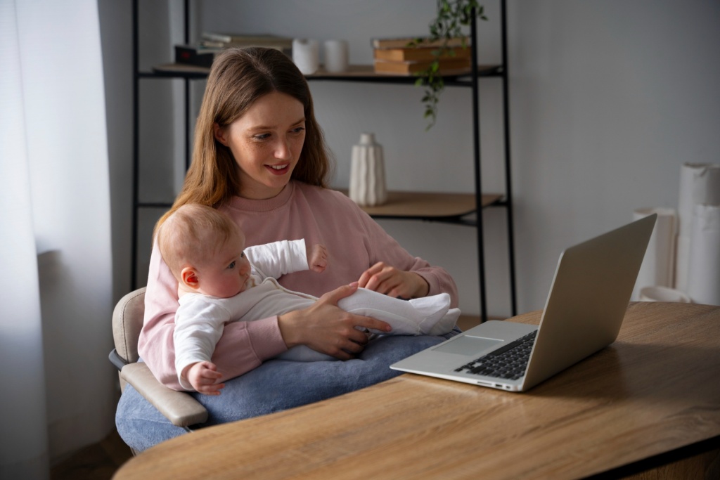 Несколько тысяч жительниц Подмосковья получили новую профессию во время декретного отпуска