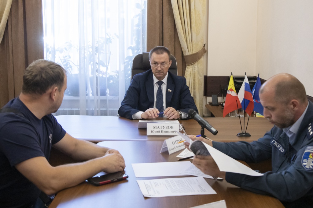 «Довести вопрос до финального разрешения»: Юрий Матузов провёл личный приём граждан и взял на контроль острые социальные вопросы «Довести вопрос до финального разрешения»: Юрий Матузов провёл личный приём граждан и взял на контроль острые социальные вопросы