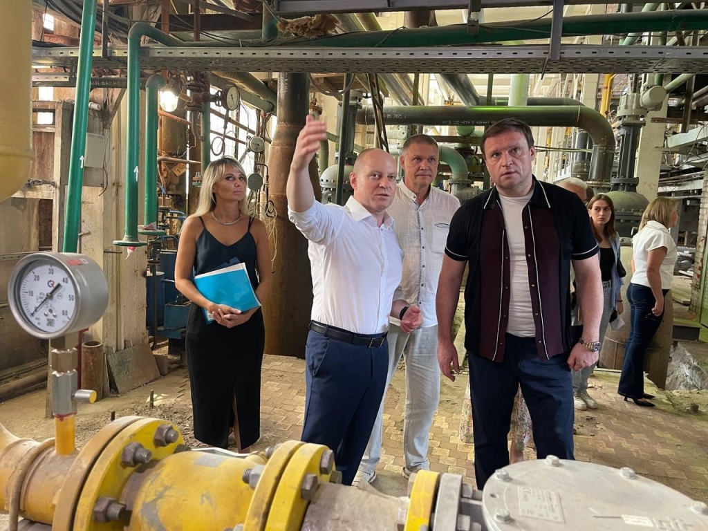 Глава Пушкинского Максим Красноцветов и депутат Госдумы Сергей Пахомов проинспектировали ход реконструкции котельной в Ивантеевке Глава Пушкинского Максим Красноцветов и депутат Госдумы Сергей Пахомов проинспектировали ход реконструкции котельной в Ивантеевке