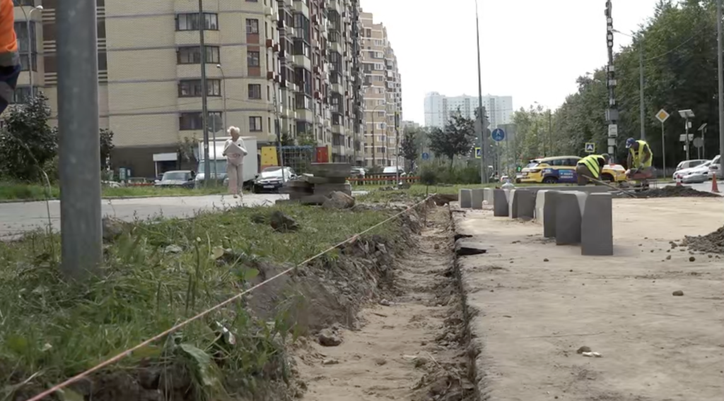 Глава Городского округа Пушкинский Максим Красноцветов проверил ход капитального ремонта дороги на улице Просвещения