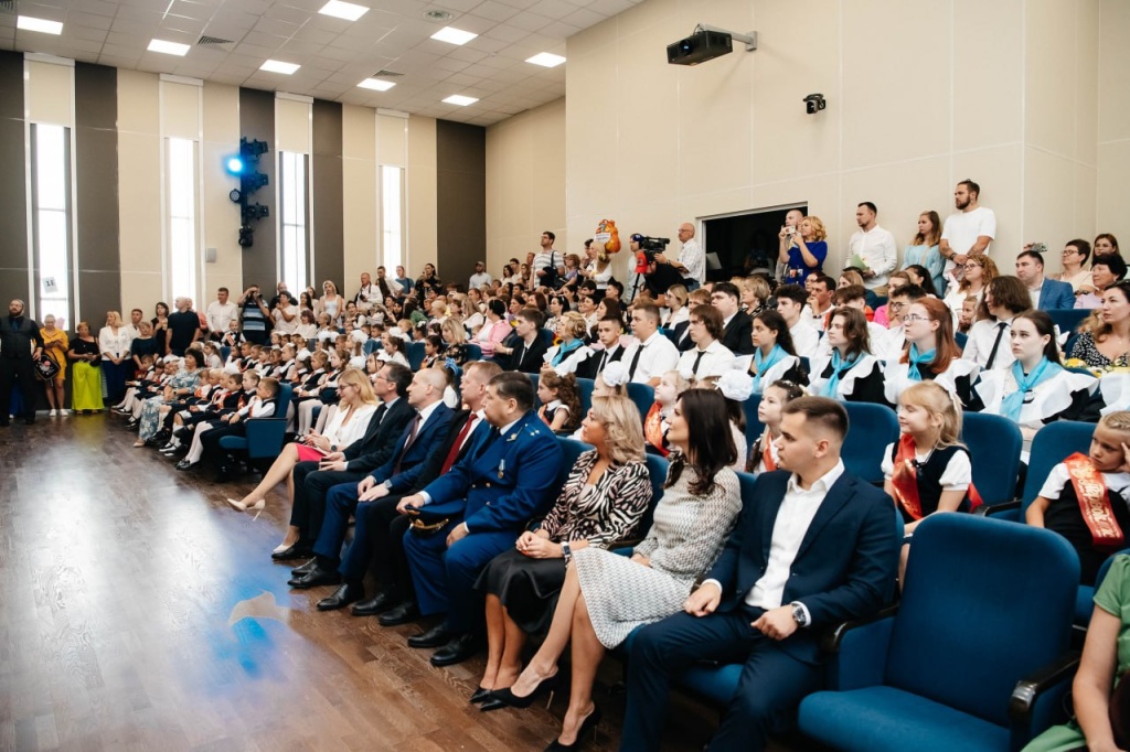 В городском округе Пушкинский сегодня открыли новую школу на 550 мест