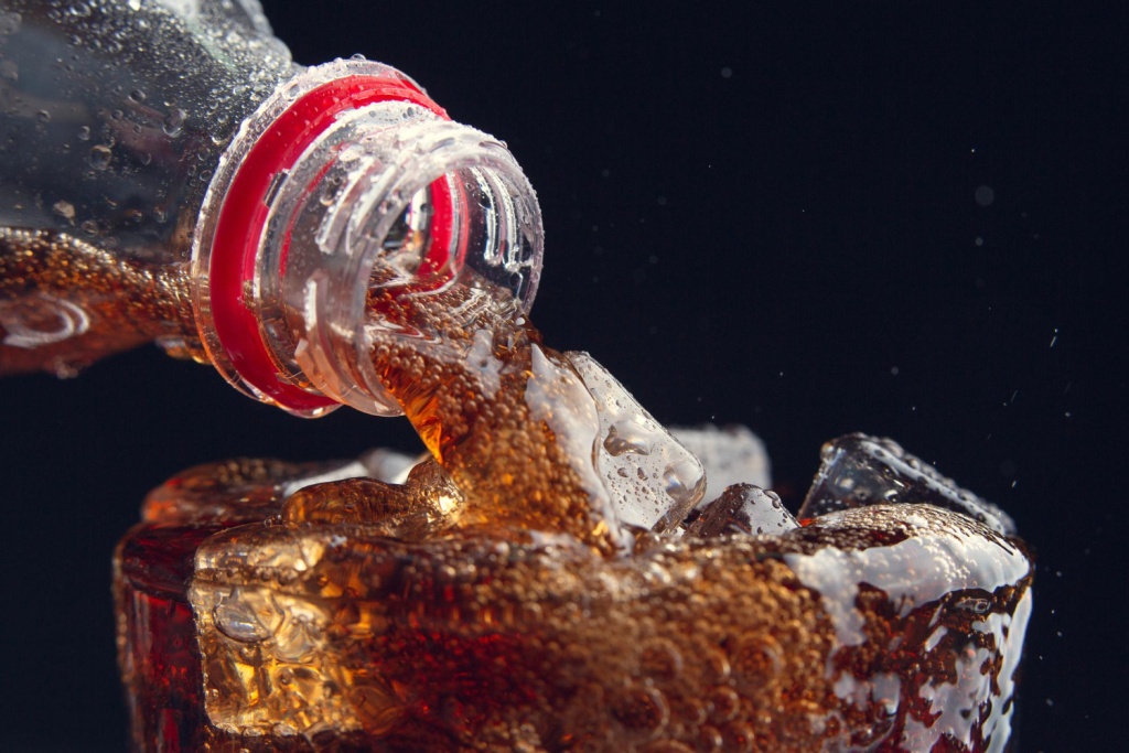 Самый богатый человек Азии бросает вызов многолетнему доминированию Coca-Cola Co. и PepsiCo Inc Самый богатый человек Азии бросает вызов многолетнему доминированию Coca-Cola Co. и PepsiCo Inc