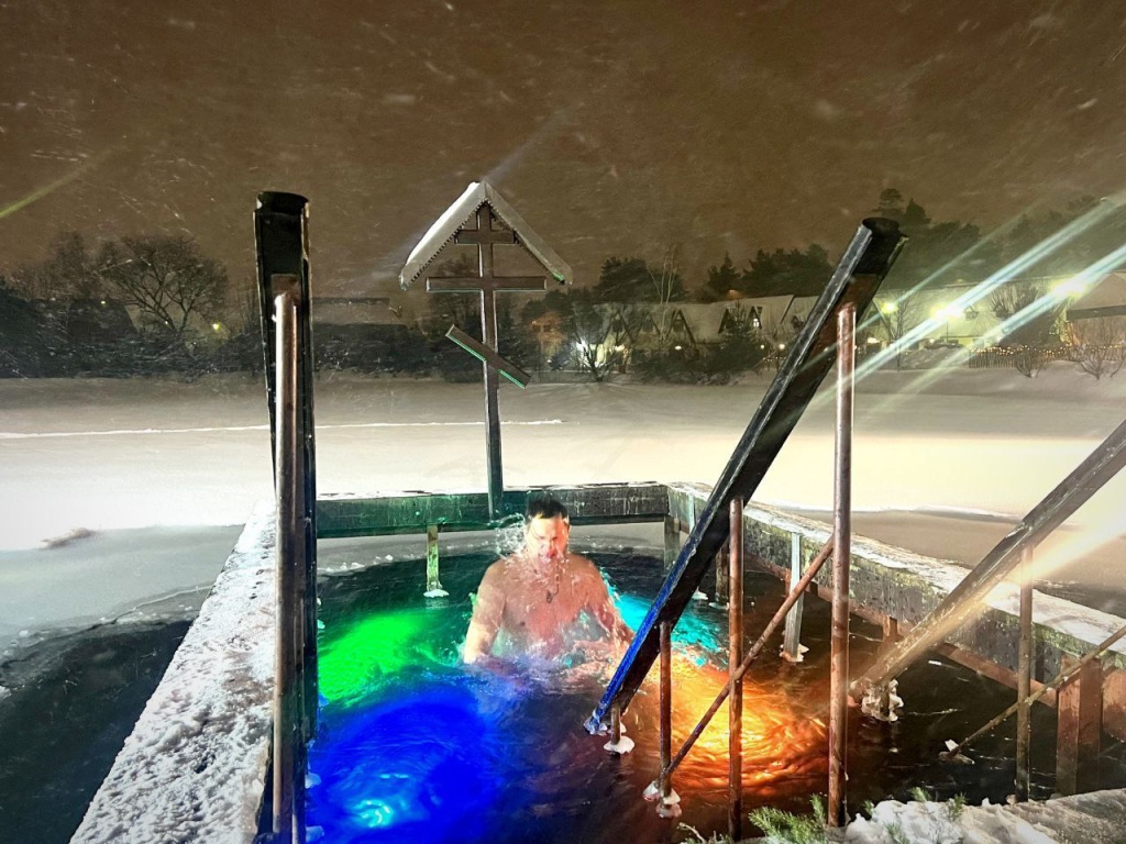 В Красногорске продолжаются крещенские купания