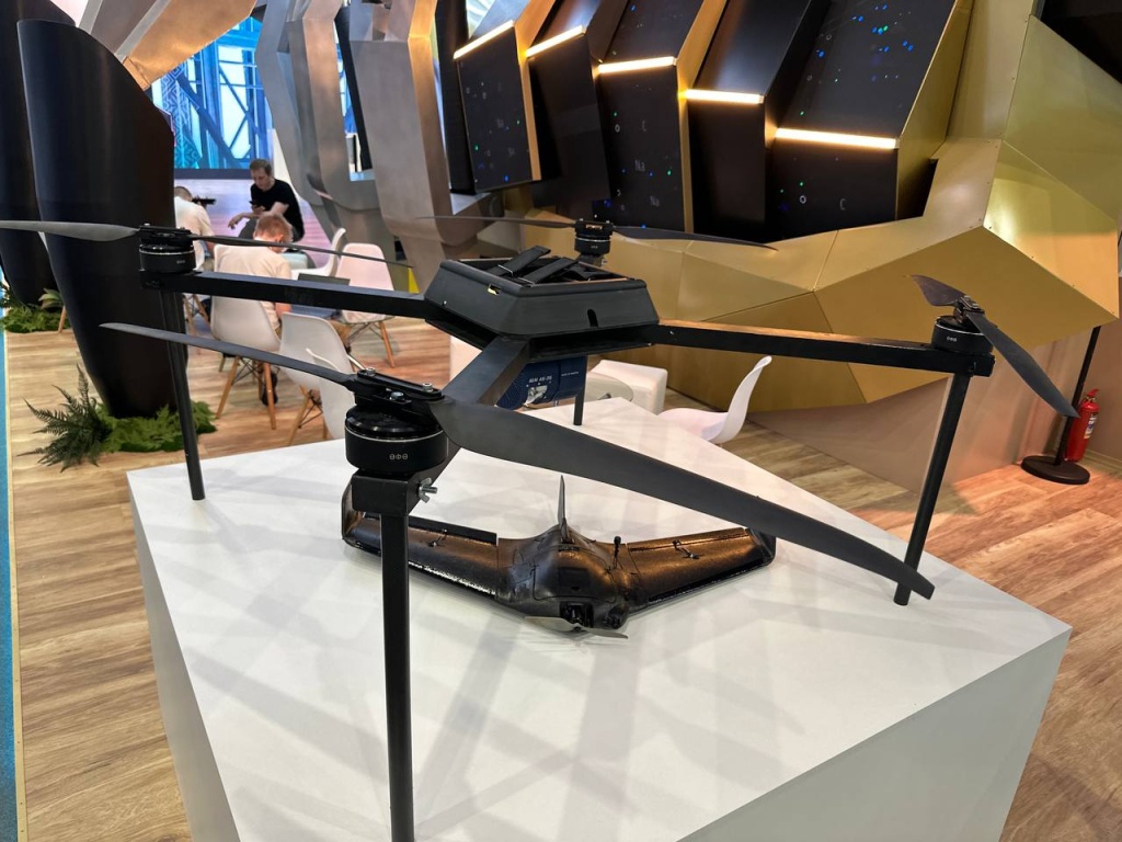 Агродрон, каска дополненной реальности и капсула спокойствия. На ПМЭФ показали уникальные разработки