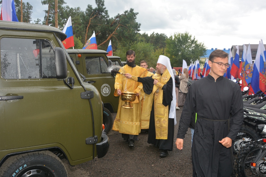 Сила в единстве: депутаты Воронежской гордумы присоединились к передаче техники для бойцов на передовую