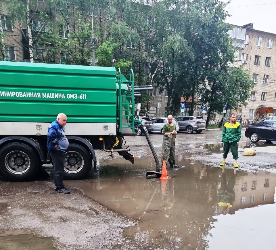 Коммунальные службы подмосковного Пушкинского справились с последствиями сильного ливня Коммунальные службы подмосковного Пушкинского справились с последствиями сильного ливня
