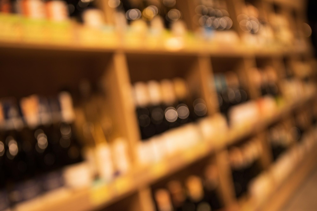 Мособлдума запретила торговлю алкоголем ночью в многоквартирных домах