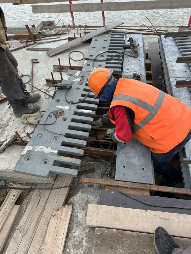 В Новосибирске на семи мостах ведутся ремонтные работы