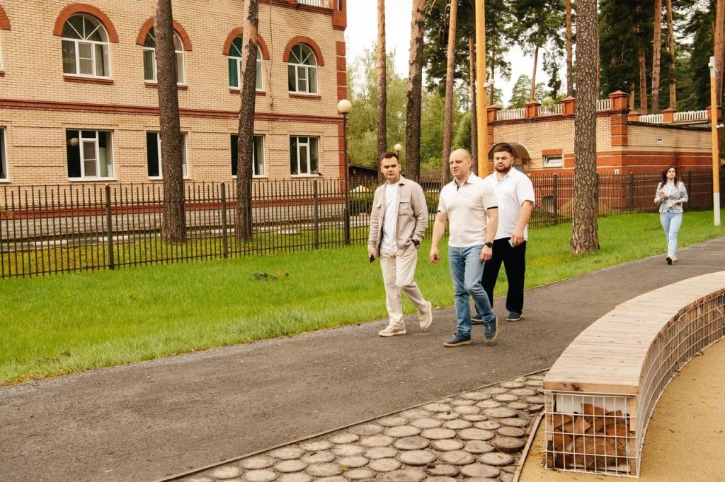 Максим Красноцветов оценил благоустройство лесопарка «Северный» в Пушкино