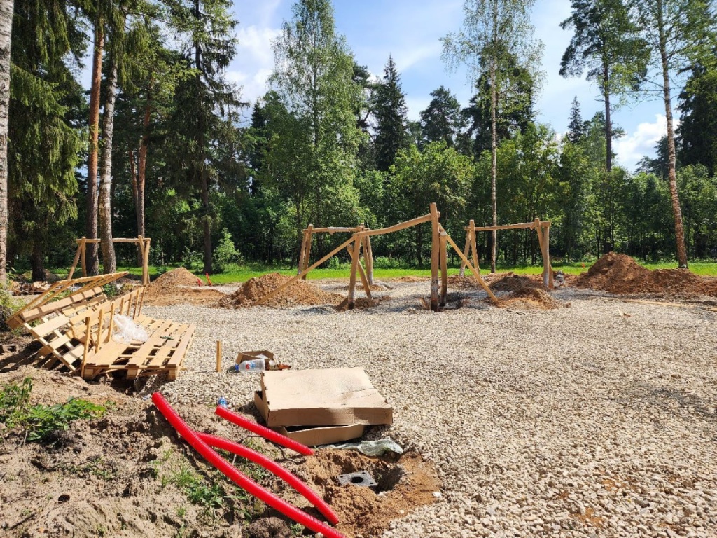 Игровой комплекс из сербской акации строят в Красноармейске Игровой комплекс из сербской акации строят в Красноармейске