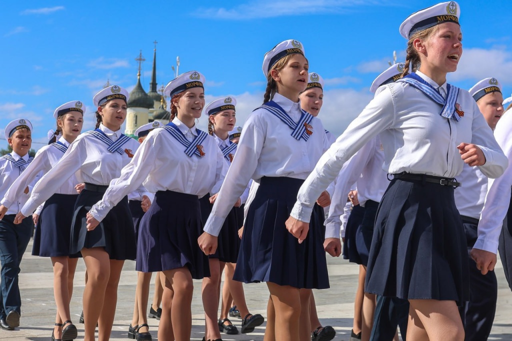 Торжественное посвящение в юнармейцы прошло на Адмиралтейской площади Воронежа