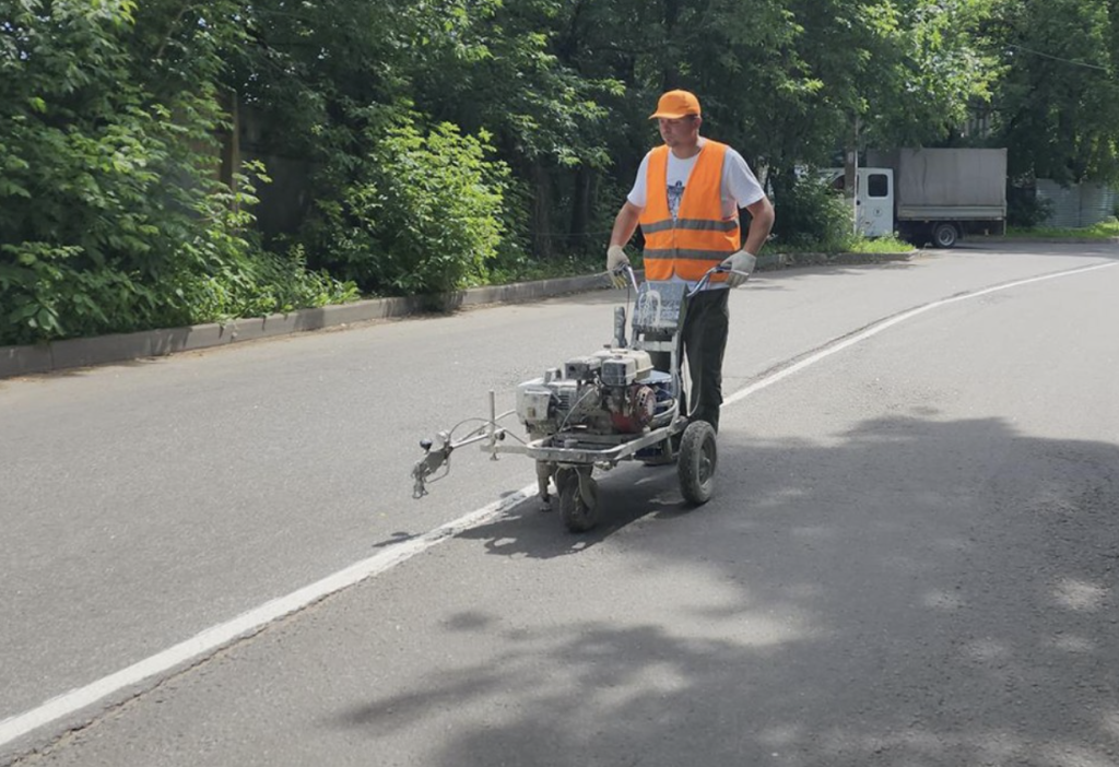 В подмосковном Пушкино обновили дорожную разметку на Лесной улице для повышения безопасности
