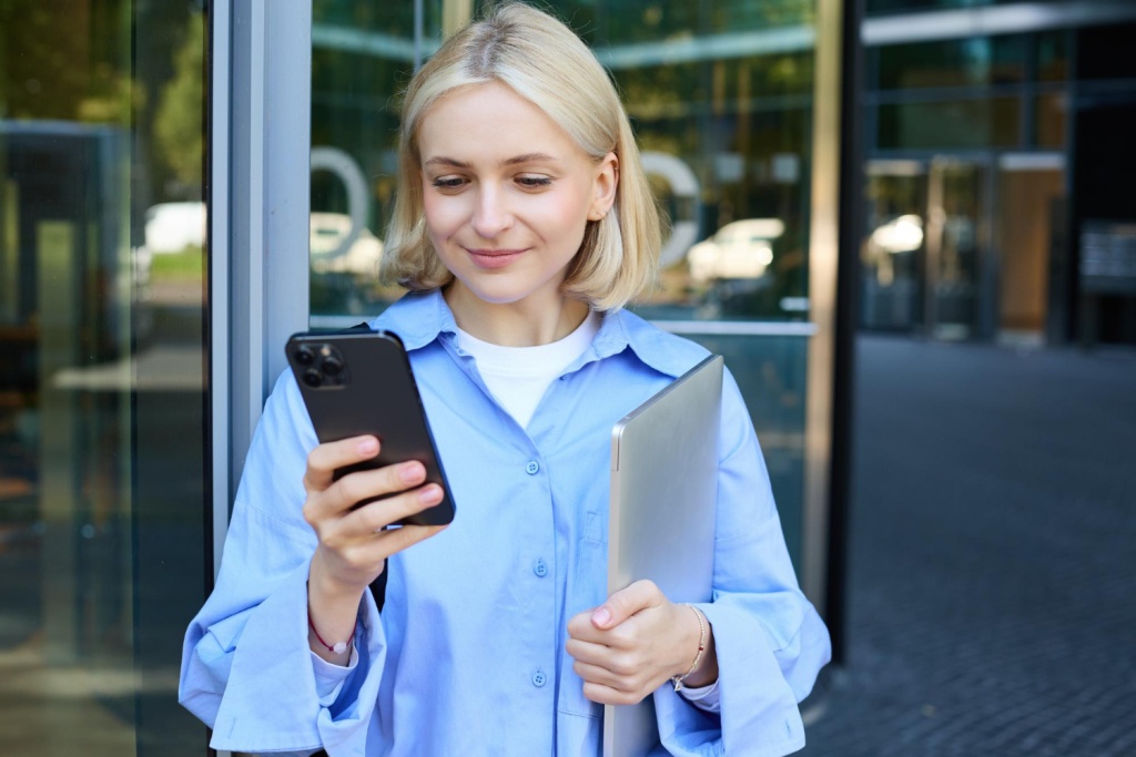 Российские банки сворачивают работу в иностранных мессенджерах