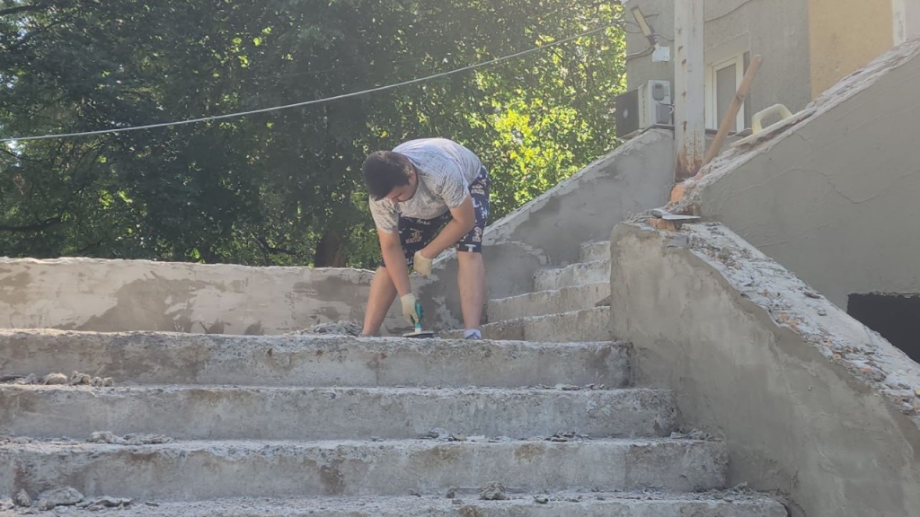 В Красноармейске отреставрировали фасад старинной школы, сохранив исторический облик здания В Красноармейске отреставрировали фасад старинной школы, сохранив исторический облик здания