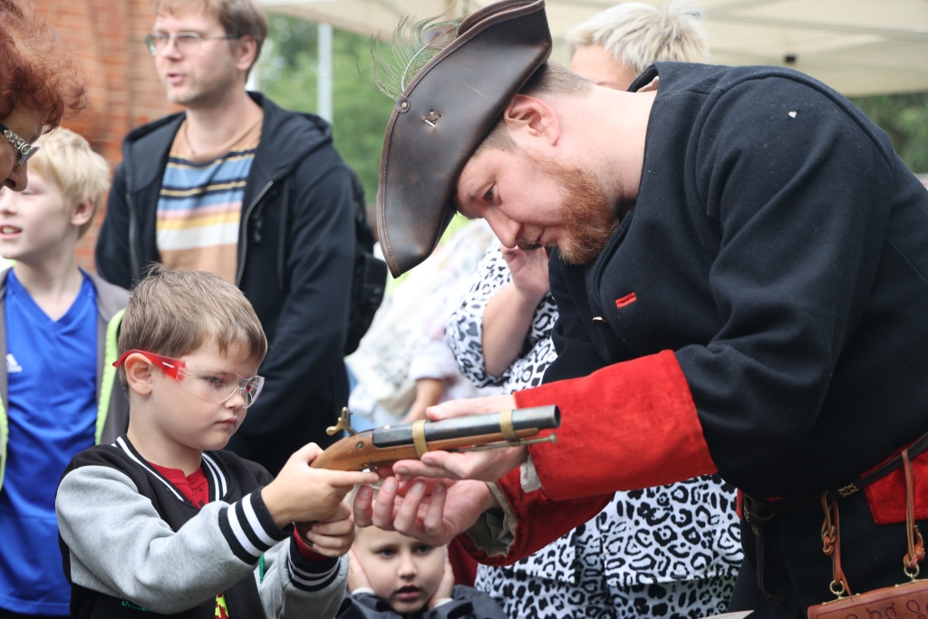 У стен Волоколамского кремля прошла военно-историческая реконструкция конного похода Александра Невского