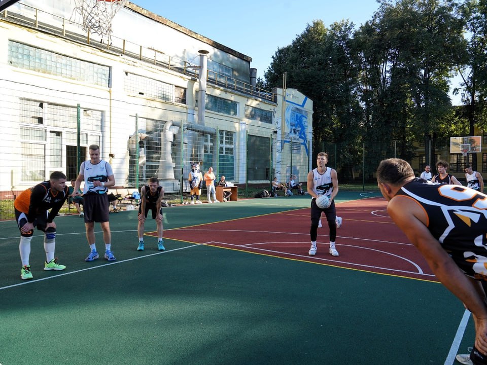 Баскетболисты машиностроительного завода Коломны выиграли у коллег из Брянска