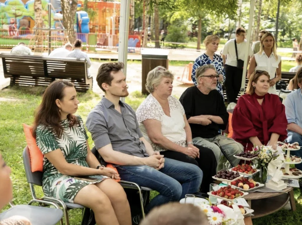 Максим Красноцветов обсудил с коллективом Пушкинского музыкально-драматического театра предстоящие премьеры