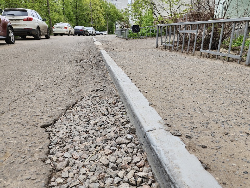 В подмосковном Красноармейске восстановят дорожку, которую разбили грузовики