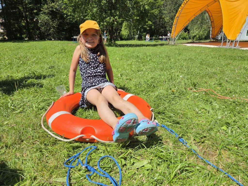 Спасатели городского округа Пушкинский устроили детям практикум ко Дню МЧС
