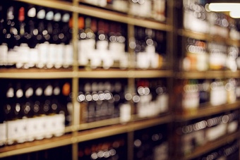 В подмосковных Мытищах более 50 торговых точек перестали продавать алкогольные напитки после нового закона