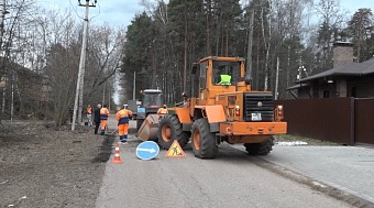 Ямочный ремонт по заявкам: как обновляют дороги в подмосковном Пушкинском